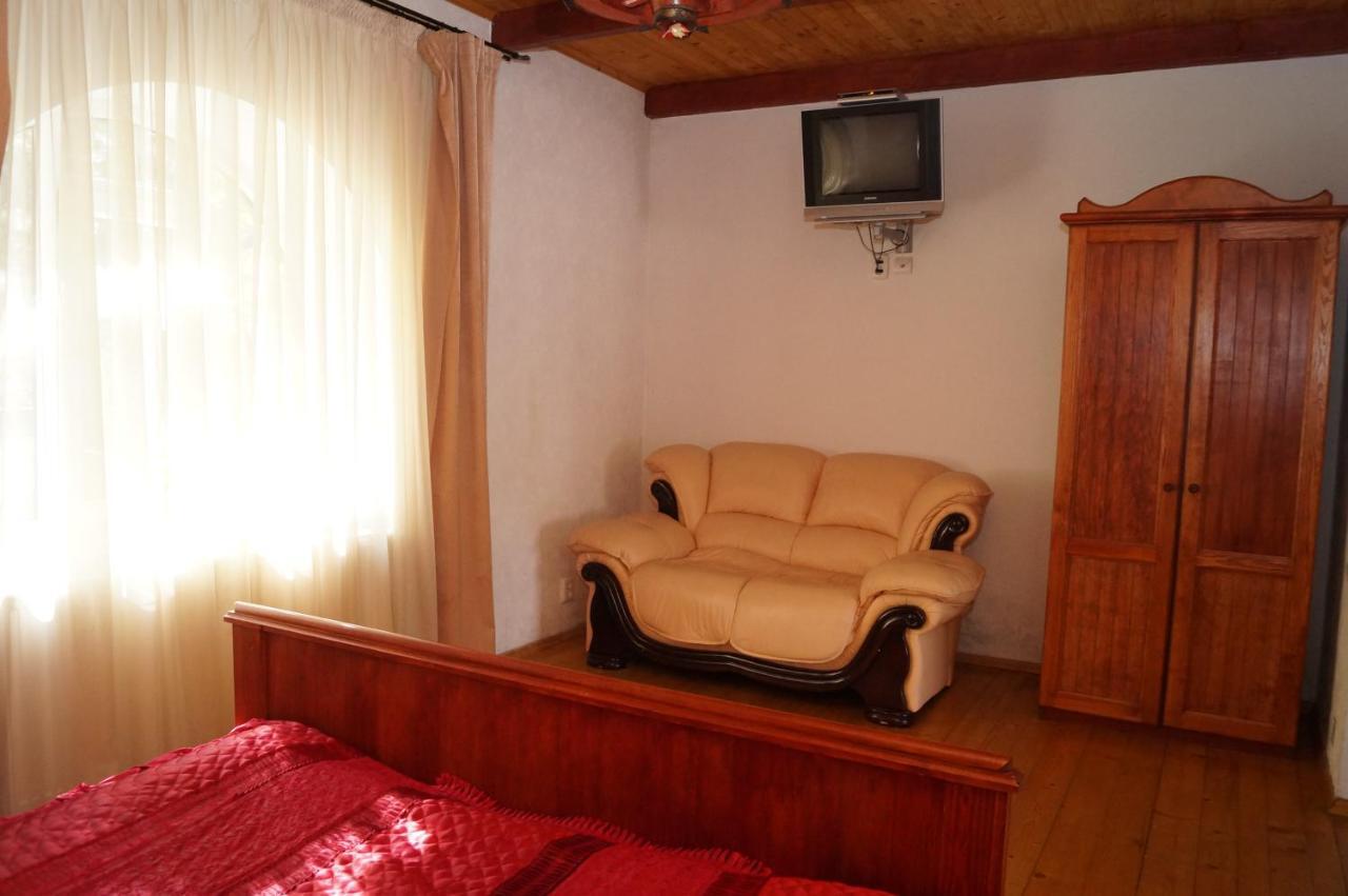 Hotel Норіс à Myhove Extérieur photo