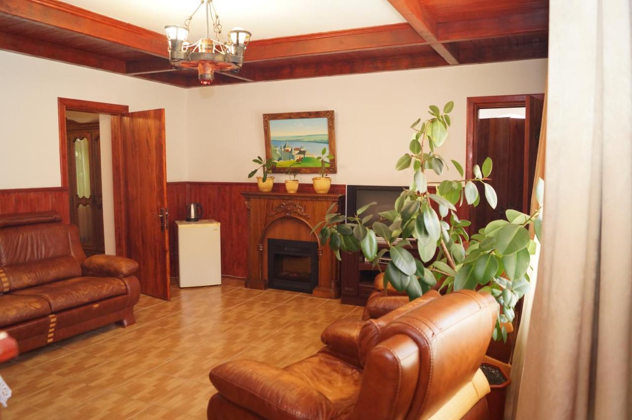 Hotel Норіс à Myhove Extérieur photo